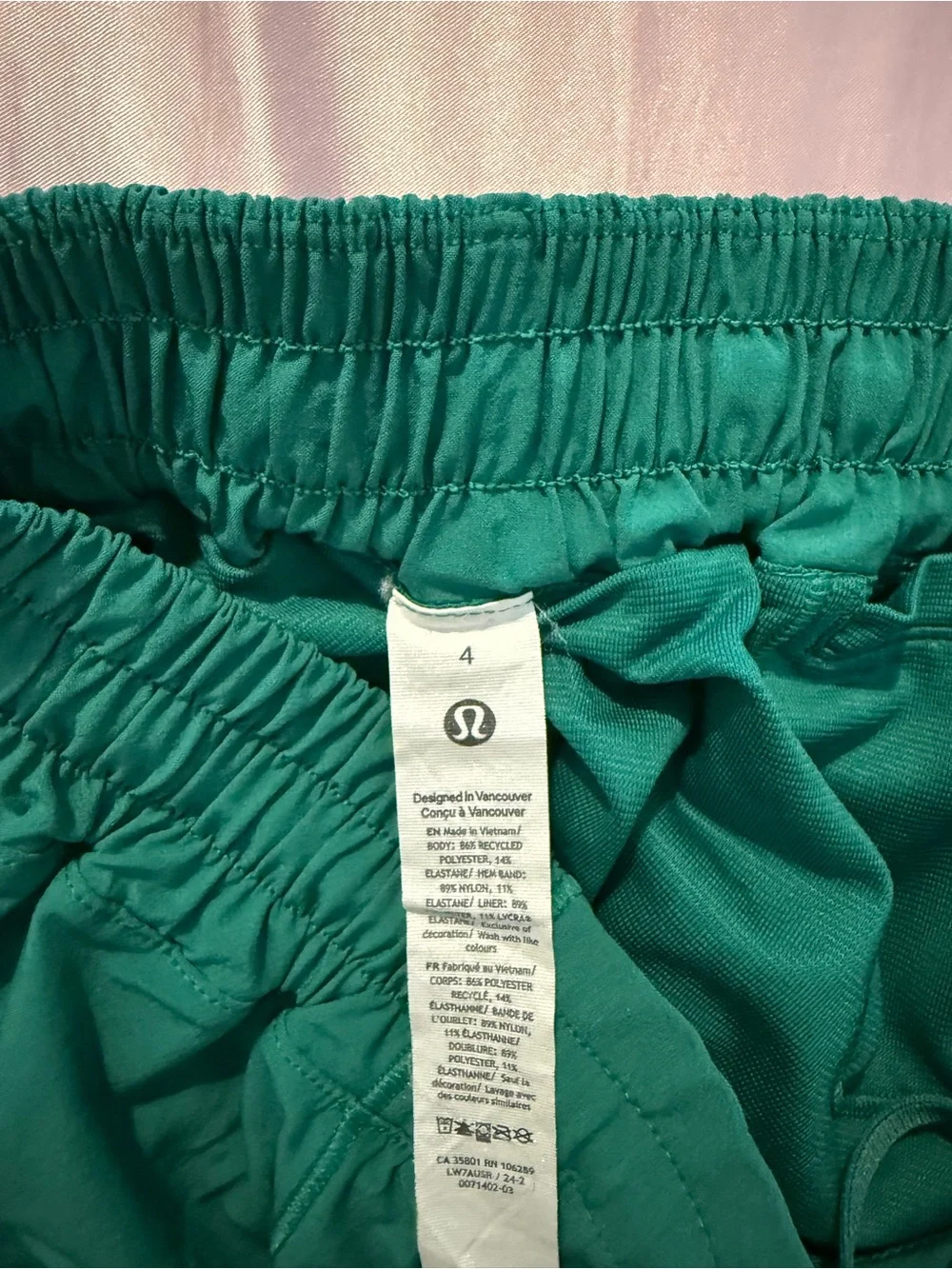 Lululemon Green Hotty Hot Low-Rise Lined Shorts 2.5”